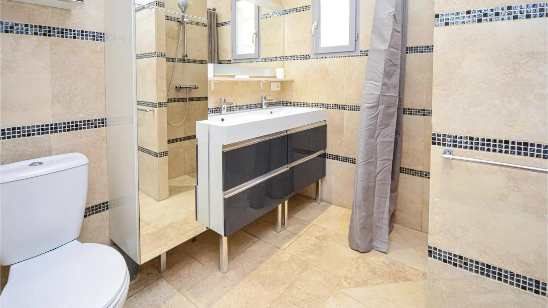 Holiday home 4 Bedroom Lovely Home In Saint-Remy-De-Provence